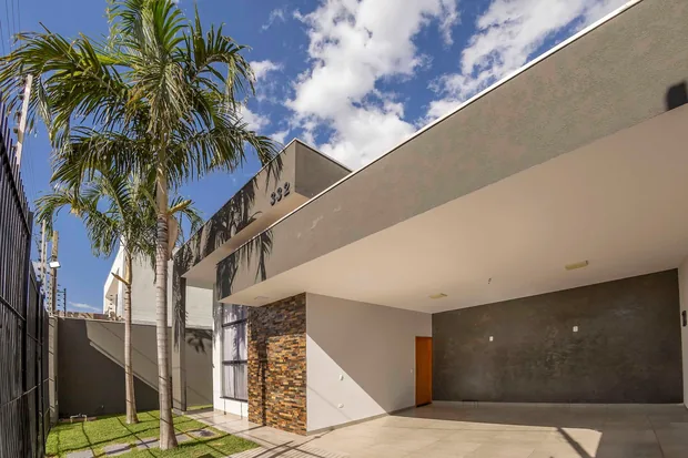 Fachada da Casa Munique com a garagem
